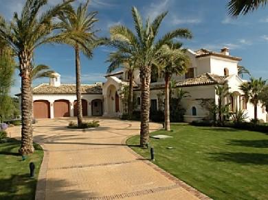 Chalet con 9 dormitorios se vende en Marbella, Costa del Sol