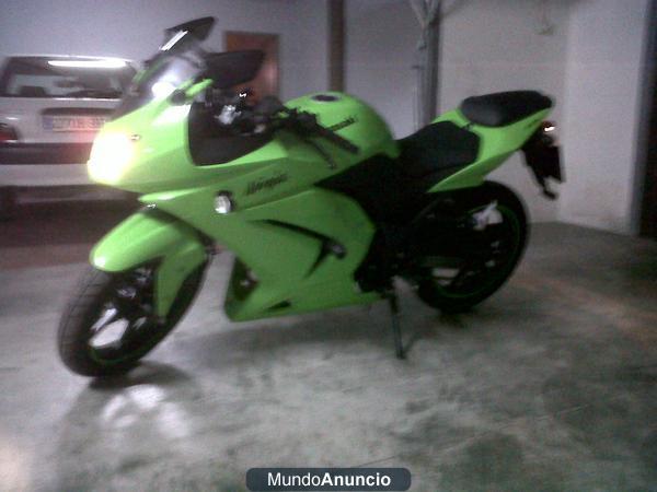 Vendo Kawasaki ZX 250 R Ninja  3800 Eur