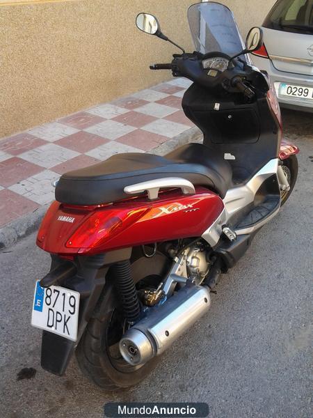 YAMAHA X-MAX 250