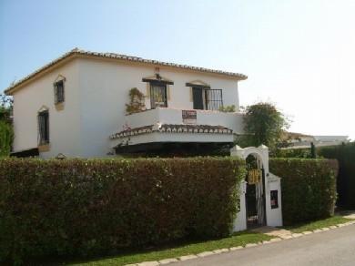 Chalet con 4 dormitorios se vende en Mijas Costa, Costa del Sol