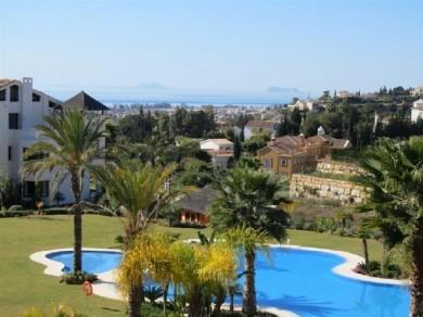 Apartamento con 2 dormitorios se vende en Estepona, Costa del Sol