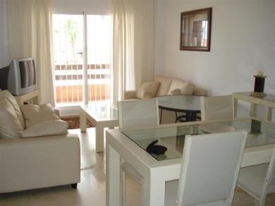 Apartamento con 2 dormitorios se vende en Casares Costa, Costa del Sol