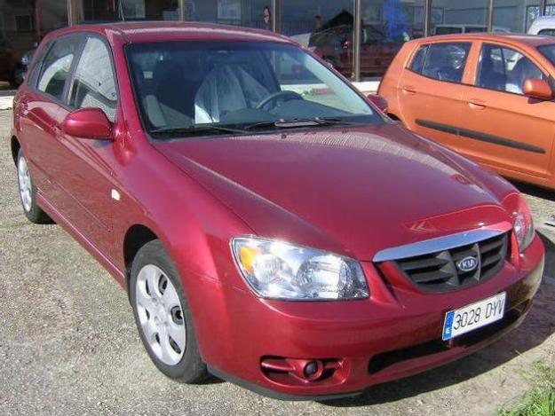 Comprar coche Kia CERATO 1.5 CRDI 102CV '06 en A Guarda