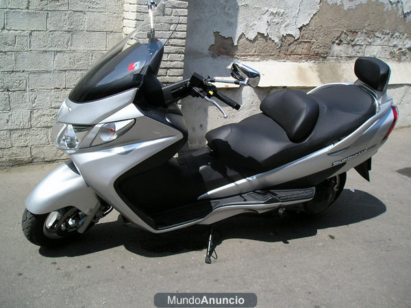 Vendo Suzuki Burgman 250, año 2005