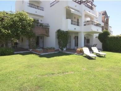 Apartamento con 3 dormitorios se vende en Benahavis, Costa del Sol