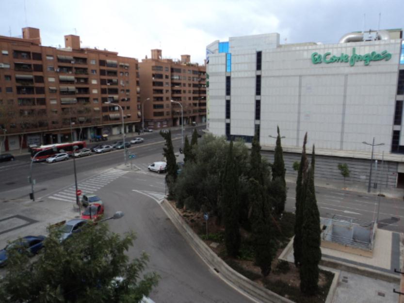 se alquila piso en Valenciapor noche o semana para cortas temporadas.Bus, metro comercios