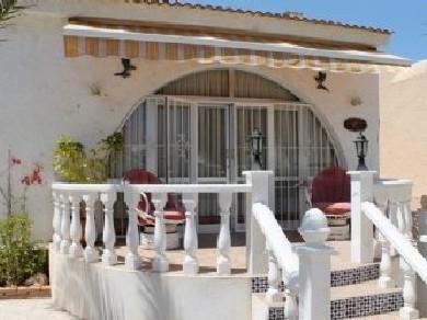 Chalet con 2 dormitorios se vende en San Miguel de Salinas, Vega Baja Torrevieja