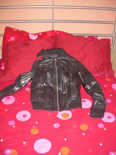 Vendo chaqueta de piel de chica nueva