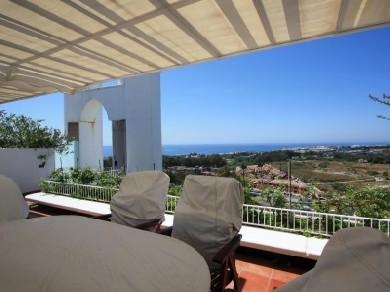 Apartamento con 3 dormitorios se vende en Marbella, Costa del Sol