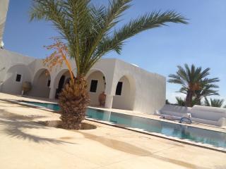 Casa : 12/12 personas - piscina - vistas a mar - djerba  tunez