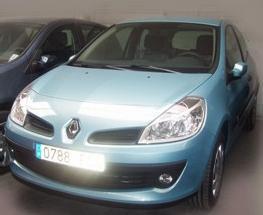 Venta de coche Renault CLIO 3P EMOTION 1.5 85CV '07 en Huesca