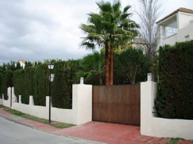 Chalet con 4 dormitorios se vende en Marbella, Costa del Sol