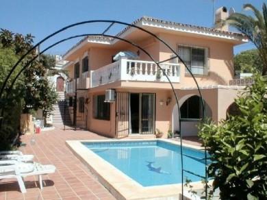 Chalet con 4 dormitorios se vende en Fuengirola, Costa del Sol