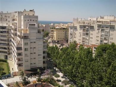 Apartamento con 2 dormitorios se vende en Marbella, Costa del Sol