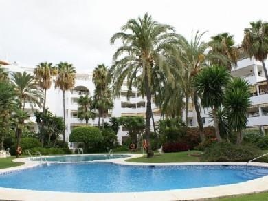 Apartamento con 2 dormitorios se vende en Estepona, Costa del Sol