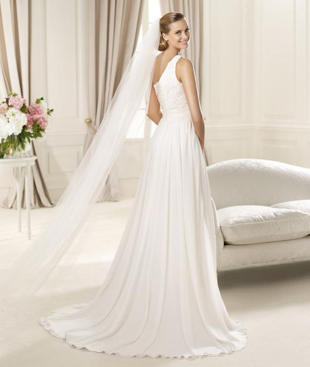 Elegante vestido de pronovias 2013. modelo dacio. Talla 38. 400€