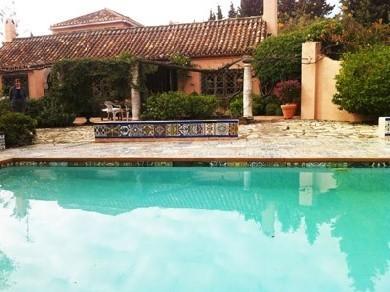 Chalet con 4 dormitorios se vende en Estepona, Costa del Sol