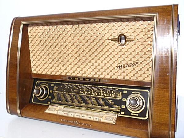 RADIO ANTIGUA LOEWE DE 1954. IMPECABLE Y CON GARANTIA DE 12 MESES. VISITEN NUESTRA TIENDA DE RADIOS ANTIGUAS