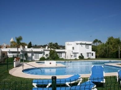 Apartamento con 2 dormitorios se vende en Marbella, Costa del Sol