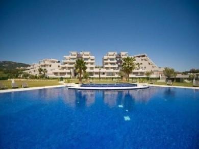 Apartamento con 2 dormitorios se vende en Benahavis, Costa del Sol