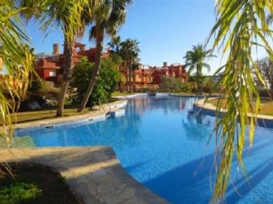 Apartamento con 2 dormitorios se vende en Marbella, Costa del Sol