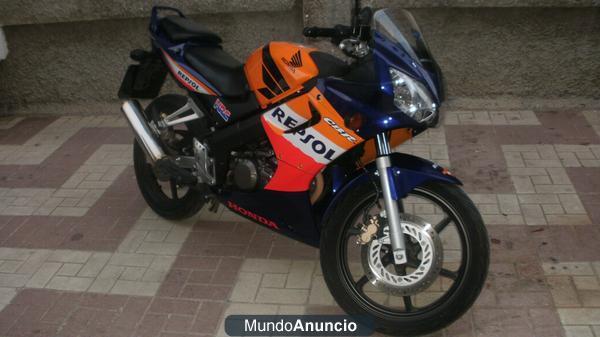 VENDO  HONDA  CBR125R  (Repsol) 1100eur