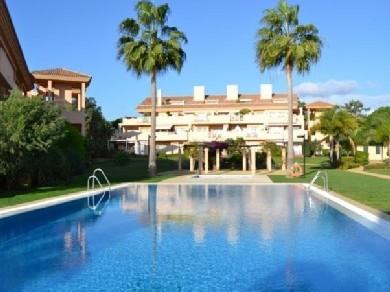 Apartamento con 2 dormitorios se vende en Marbella, Costa del Sol