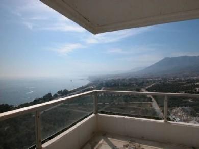 Apartamento con 3 dormitorios se vende en Marbella, Costa del Sol