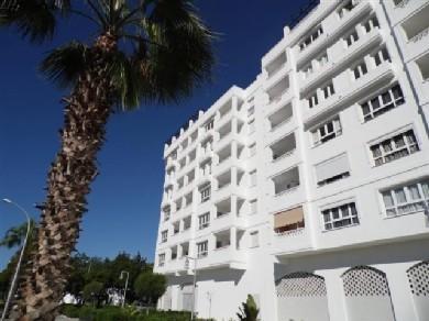 Apartamento con 2 dormitorios se vende en Marbella, Costa del Sol