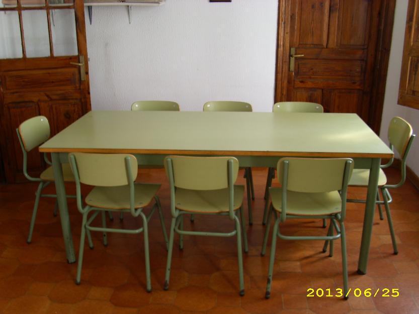 Mesa (185cm x 85cm) con 8 sillas a juego