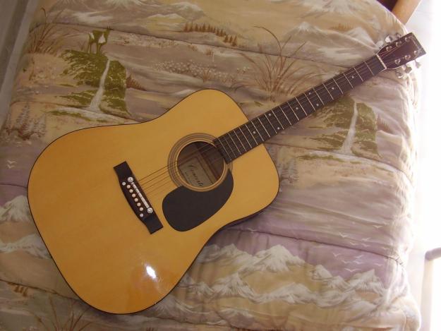 SE VENDE Guitara Acustica - 60 Euros