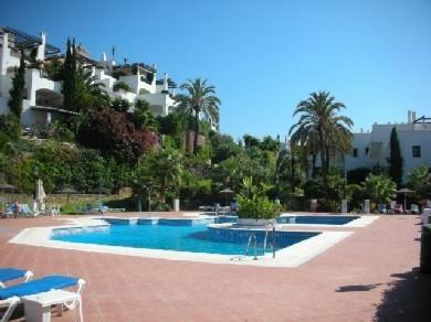 Apartamento con 2 dormitorios se vende en Marbella, Costa del Sol