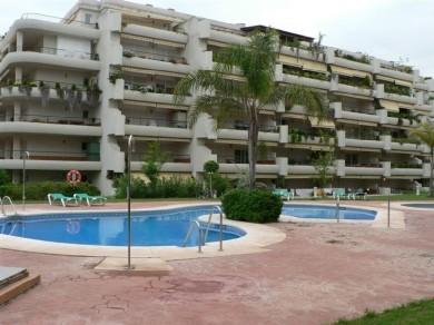 Apartamento con 2 dormitorios se vende en Marbella, Costa del Sol