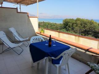 Apartamento en villa : 4/7 personas - vistas a mar - alcamo marina  trapani (provincia de)  sicilia  italia