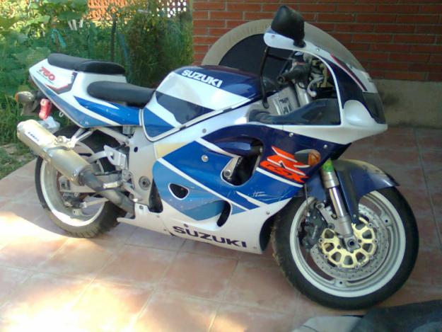 SUZUKI GSX-R 750