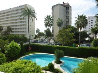 Apartamento con 3 dormitorios se vende en Marbella, Costa del Sol