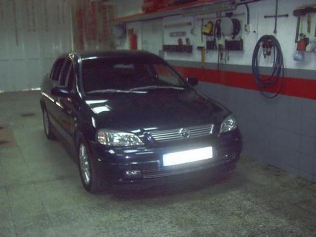 Venta de Opel ASTRA CONFORT 2.0DTI 4-P '02 en Madrid