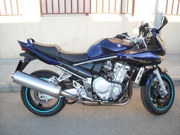 SE VENDE  MOTO  SUZUKI  GSX 1250 NUEVA  POR NO UTILIZARLA. TLF: 665544077. ( PEDRO). EMAIL: elmaquinista2000@hotmail.com