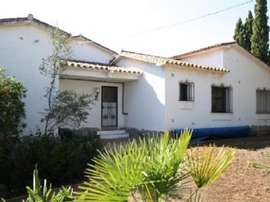 Chalet con 3 dormitorios se vende en Marbella, Costa del Sol