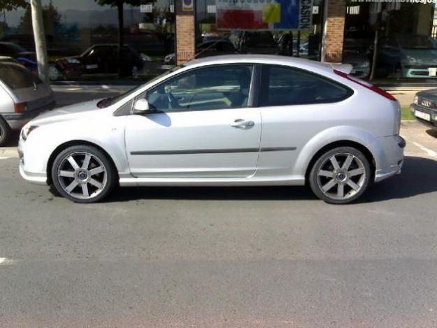 Comprar Ford Focus Sport 2.0 145cv Coupé '05 en Logroño