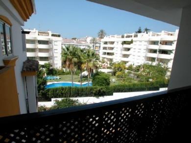 Apartamento con 3 dormitorios se vende en Marbella, Costa del Sol