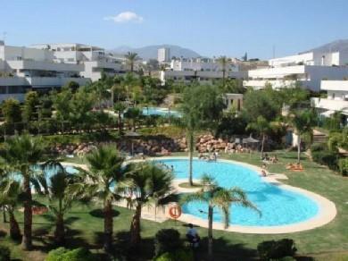 Apartamento con 3 dormitorios se vende en Marbella, Costa del Sol