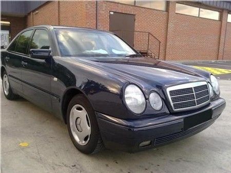 MERCEDES E 200 CLASSIC 3.500  MUY CUIDADO - Girona