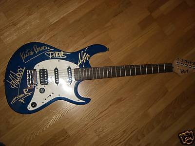 Guitarra CORT Firmada por MAREA!!!!!!!!!