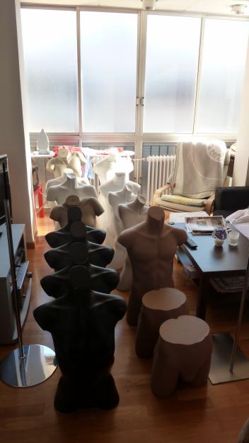 por cierre de CorseteriaLenceria se venden Maniquies+Equipo Informàtico+burros