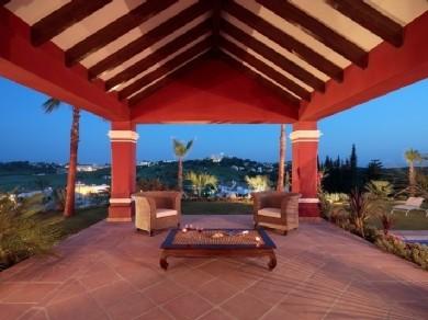 Chalet con 4 dormitorios se vende en Benahavis, Costa del Sol