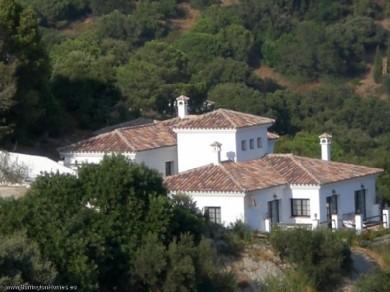 Chalet con 4 dormitorios se vende en Casares Costa, Costa del Sol