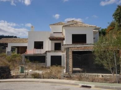 Chalet con 5 dormitorios se vende en Marbella, Costa del Sol