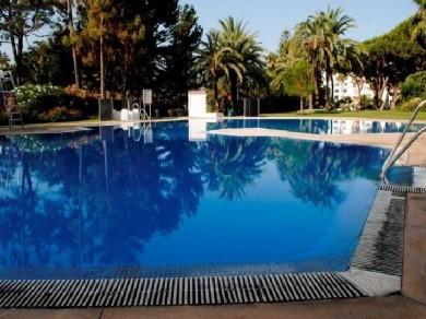 Apartamento con 2 dormitorios se vende en Marbella, Costa del Sol