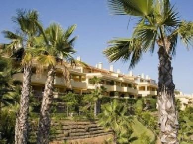 Apartamento con 2 dormitorios se vende en Marbella, Costa del Sol